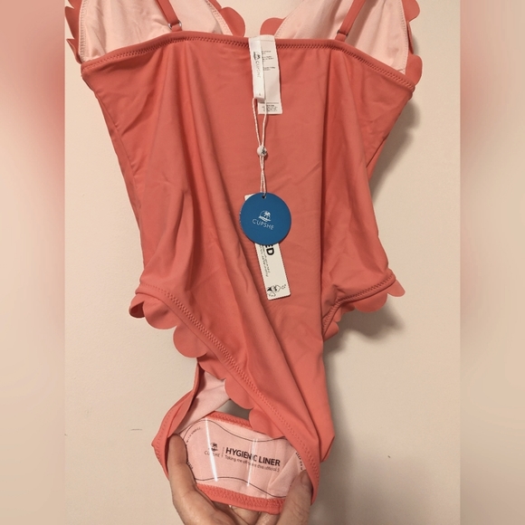 Cupshe - Strawberry Fields Forever Scalloped One Piece Swimsuit - Large NWT - Picture 5 of 5